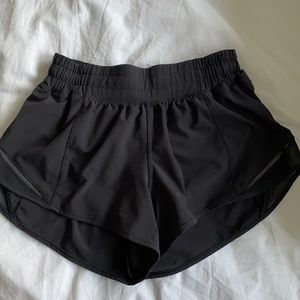 BRAND NEW lululemon hotty hot short 2.5”